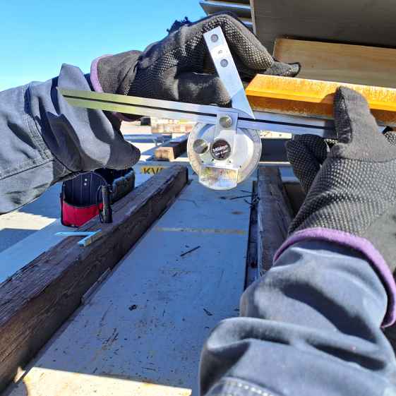 Angle and edge geometry verification of steel plates during dimensional inspection